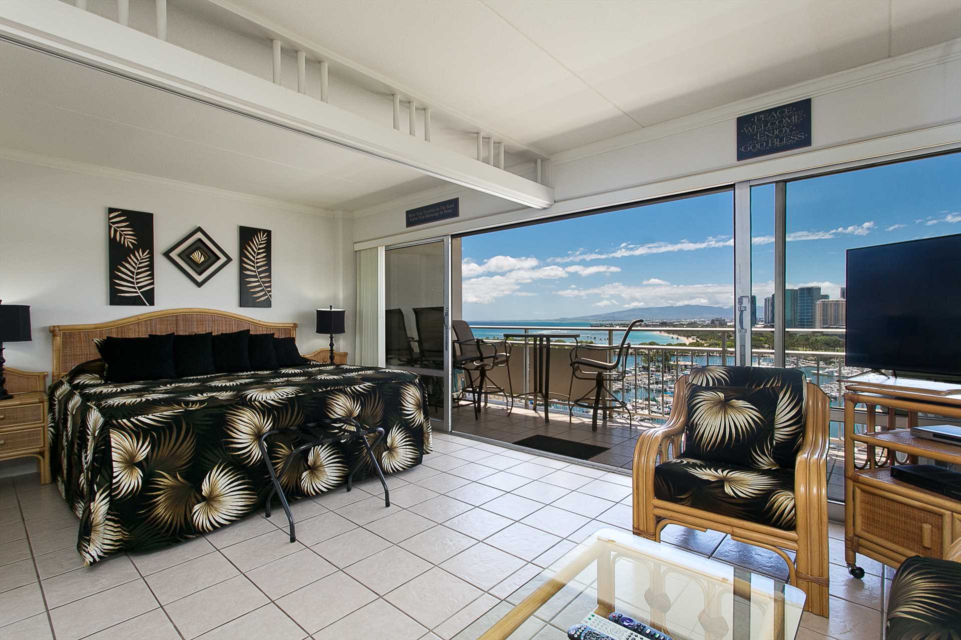 Ilikai 1737 Ocean / Sunset / Marina Views King Bed, Sofa Bed